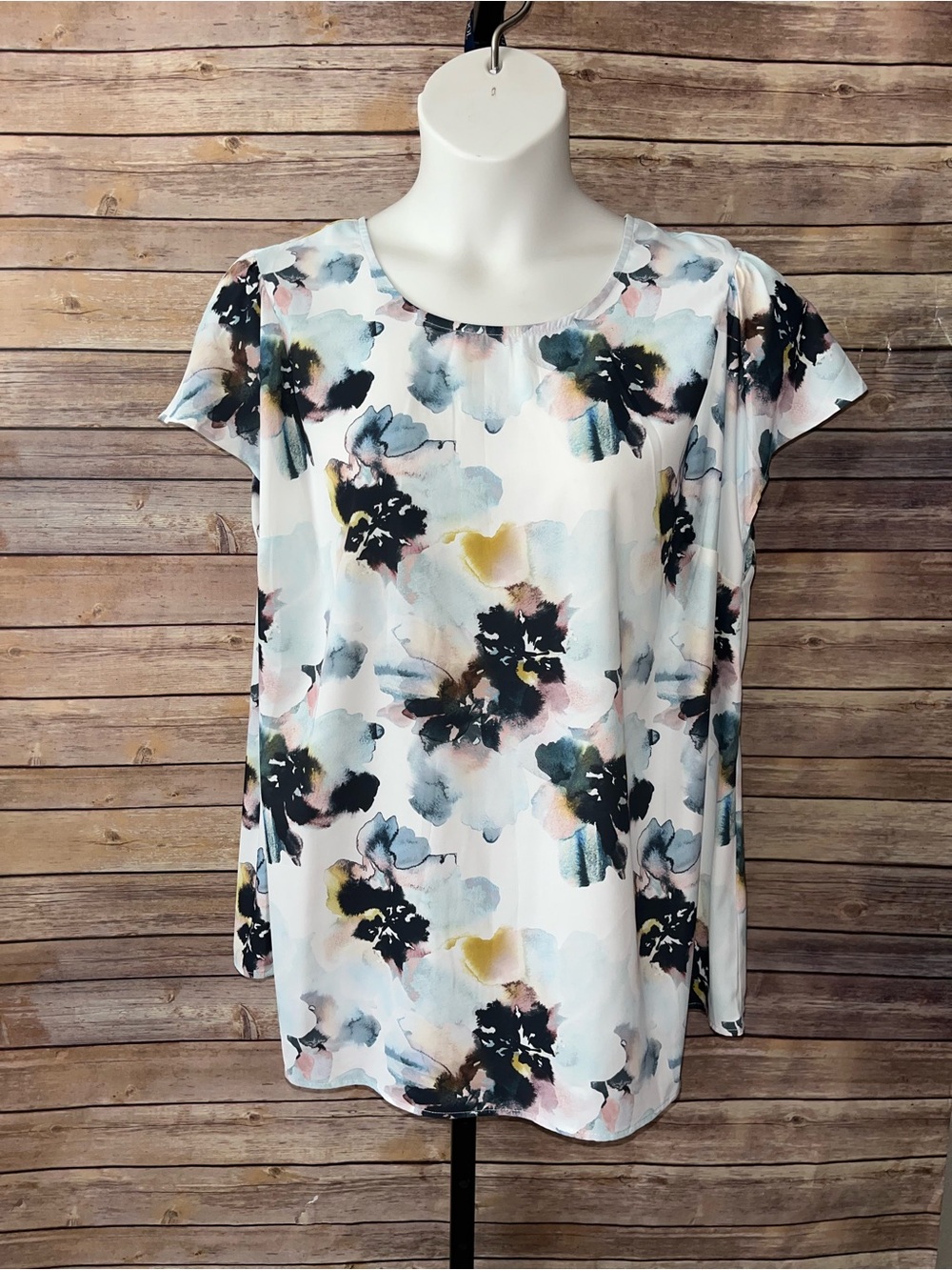 Torrid Floral Print Short Sleeve Blouse - 
Size 1